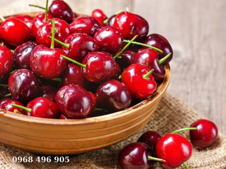 Cherry, với beta-carotene, lutein, zeaxanthin, vitamin C, và kali, hỗ trợ chống lại sự phát triển của tế bào ung thư.