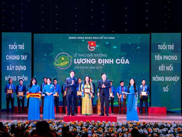 Cao an xoa của HTX An Hòa Hưng đón nhận giải thưởng Lương Định Của năm 2019